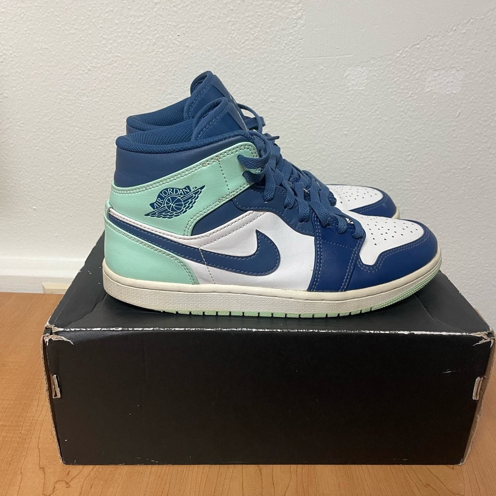 Air Jordan 1 Mid Men's Size 8 Mystic
Navy/Mint Foam-White